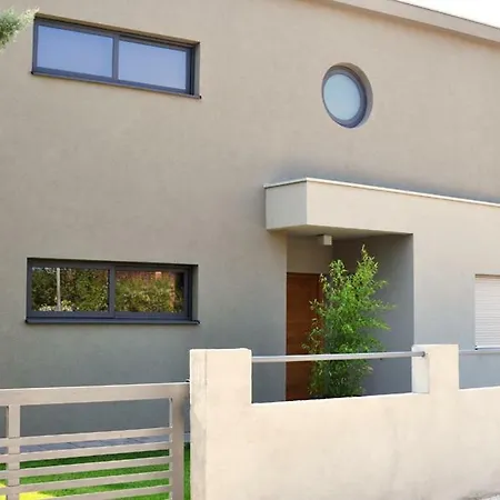 House Zara * Μεντουλίν